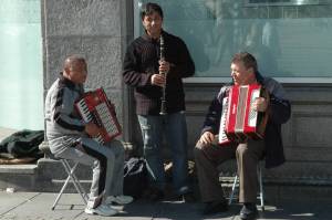 Immigrants are increasingly visible in the Dutch cities, like thes Bulgarian musicians.
